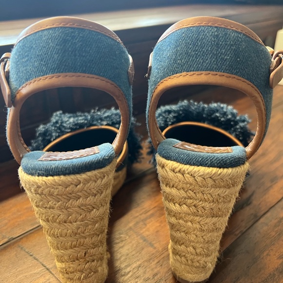 Tory Burch Wedge Heel. - Picture 3 of 4